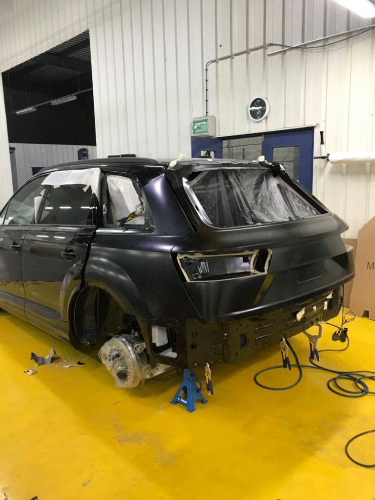 Réparation sur structure alu en rivetage collage Audi Q7